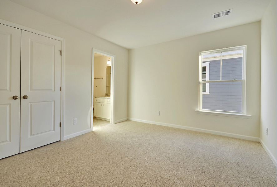 Spacious, unfurnished interior of a new home in Heron's Walk at Summers Corner: Carolina Collection, Summerville (Image 20). Spacious, unfurnished interior of a new home in Heron's Walk at Summers Corner: Carolina Collection, Summerville (Image 20).