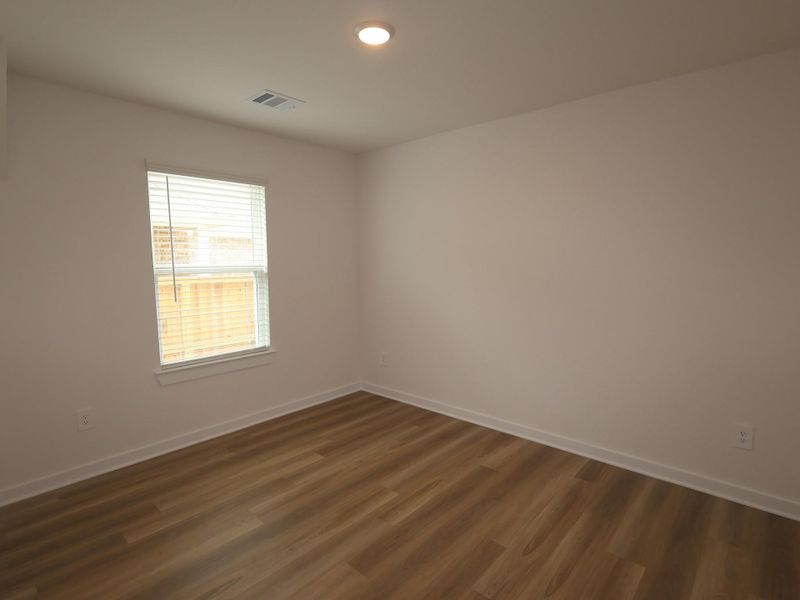 Spacious, unfurnished interior of a new home in Lone Star Landing, Montgomery (Image 19).