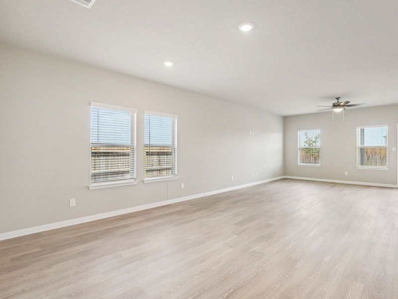 Spacious, unfurnished interior of a new home in Arcadia Ridge - Premier Series, San Antonio (Image 13).