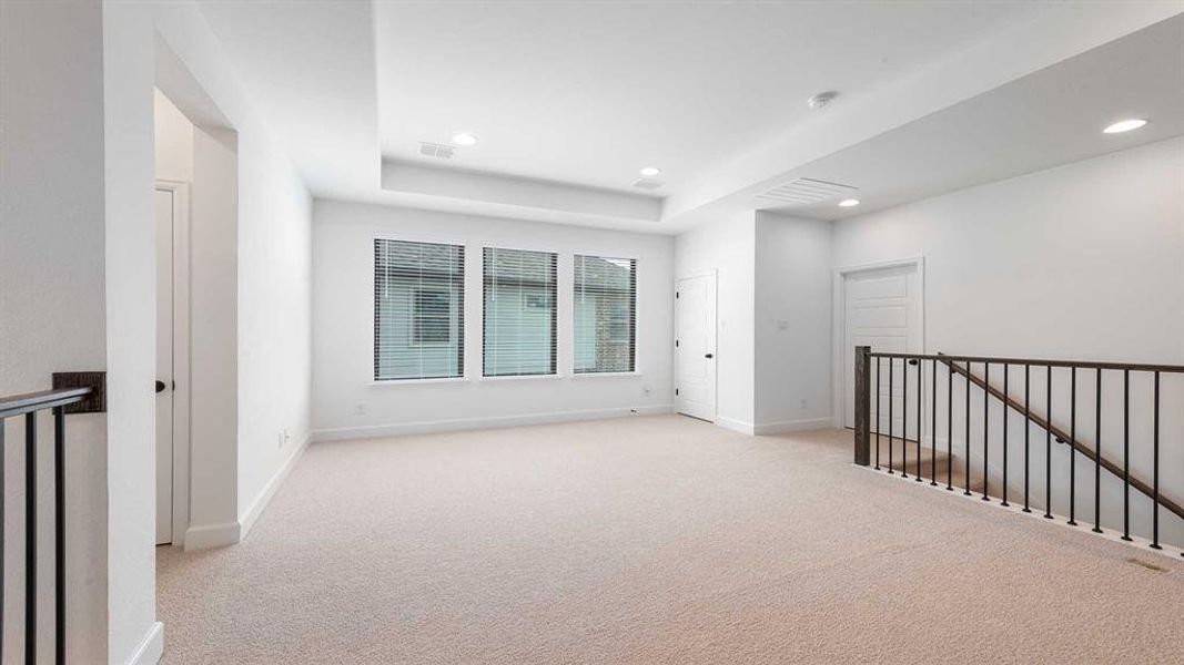 Spacious, unfurnished interior of a new home in Sweetgrass, Haslet (Image 14).