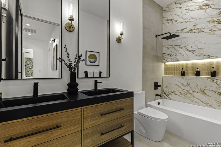 Furnished interior view inside a new home in , Boerne (Image 27).