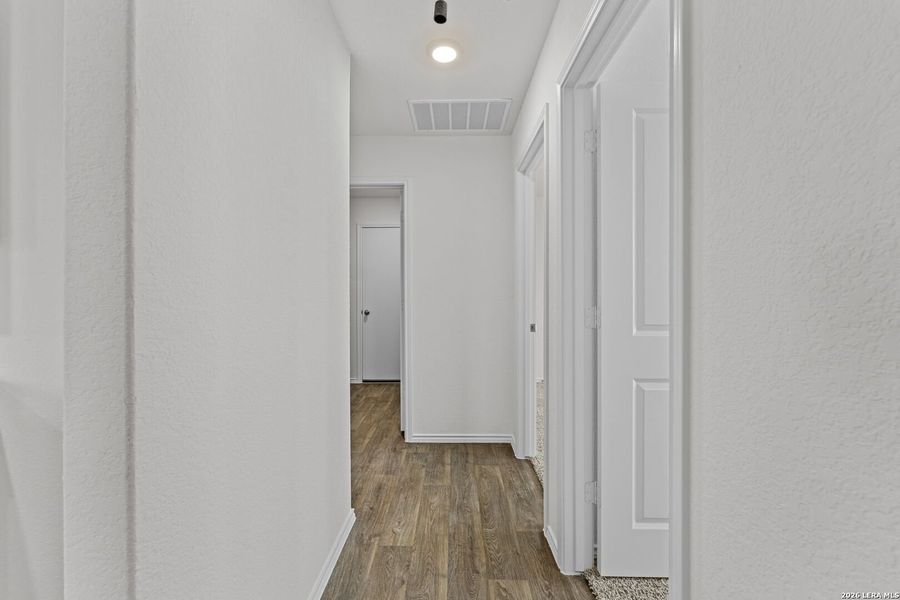 Spacious, unfurnished interior of a new home in Avenida, Converse (Image 12).