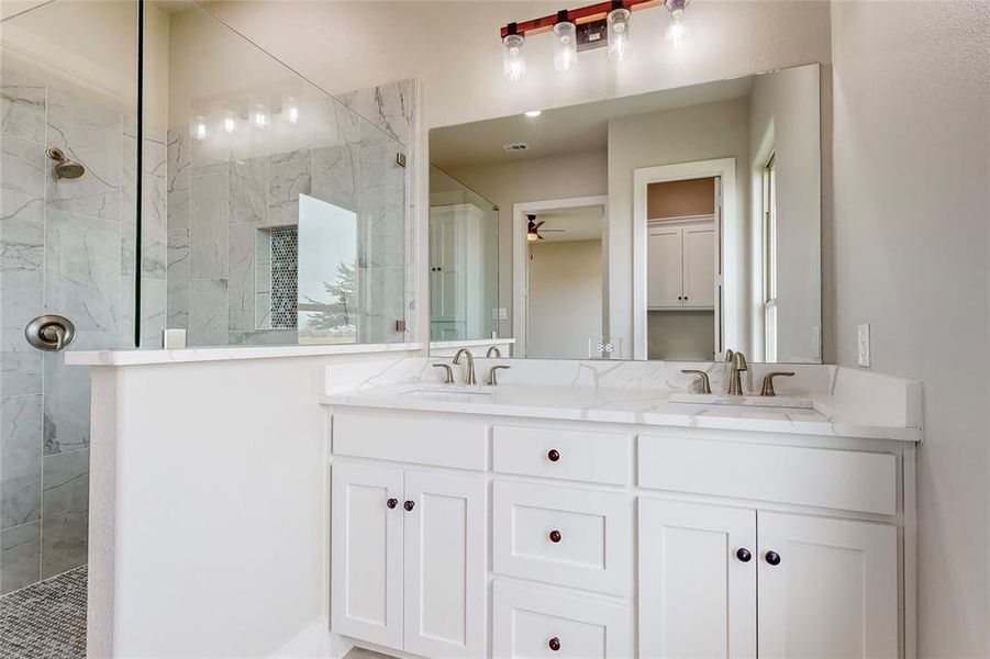 Bathroom with vanity, a tile shower, and ceiling fan