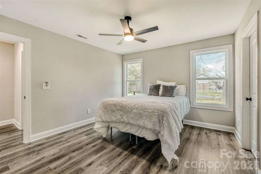 Enjoy ceiling fans in all bedrooms Enjoy ceiling fans in all bedrooms