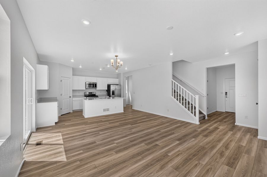 Spacious, unfurnished interior of a new home in Lake Bluff, Greeley (Image 9).