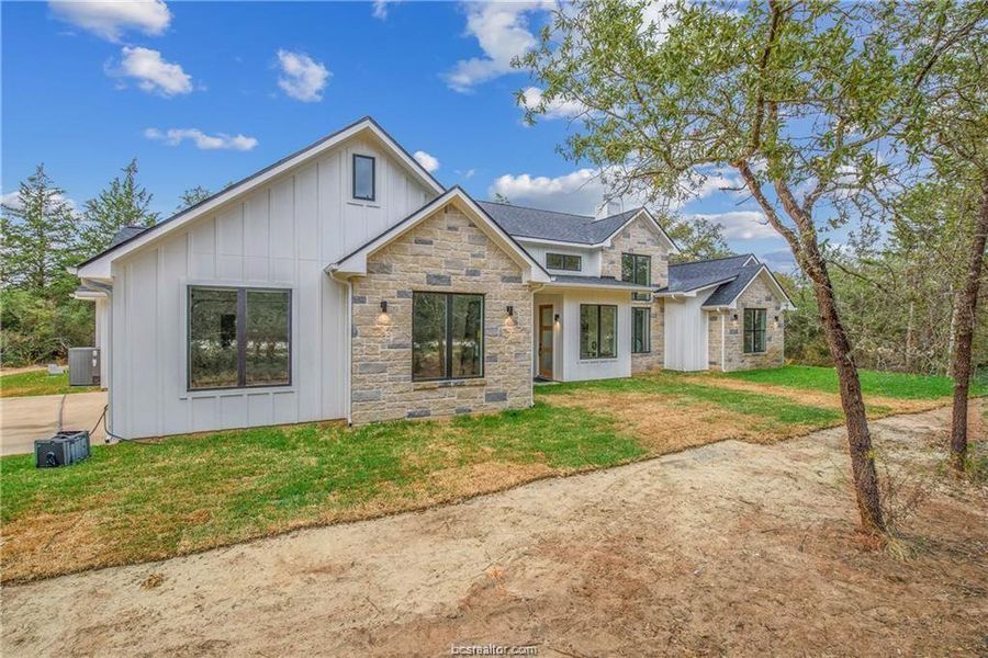 Front exterior of a new home in , Franklin, TX, highlighting curb appeal (Image 23). Front exterior of a new home in , Franklin, TX, highlighting curb appeal (Image 23).