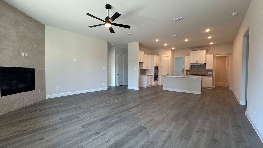 Spacious, unfurnished interior of a new home in Peachtree Meadows, Rockwall (Image 14).