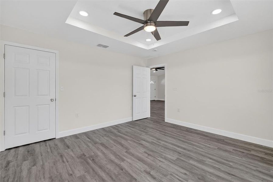 Spacious, unfurnished interior of a new home in , Dunnellon (Image 8).