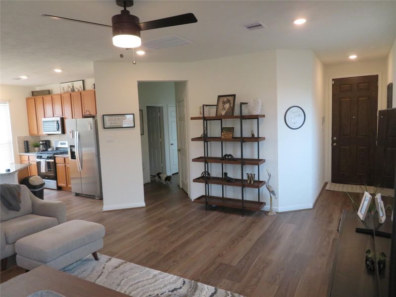 Furnished interior view inside a new home in Sagecrest Trails, Conroe (Image 10). Furnished interior view inside a new home in Sagecrest Trails, Conroe (Image 10).
