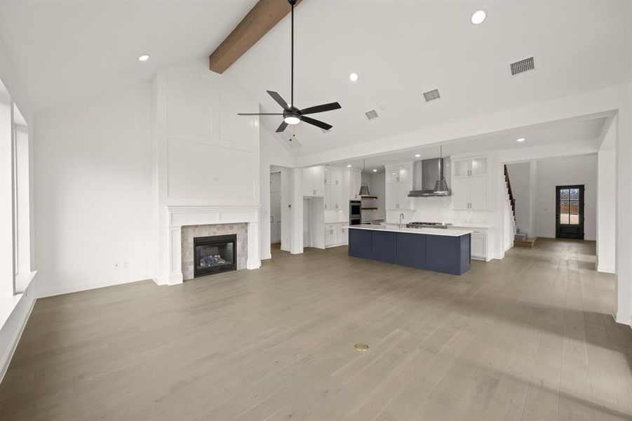 2909 Tulip- Living Room-2