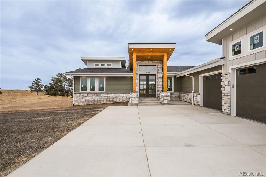 Exterior details and patio area of a home in , Kiowa (Image 30).