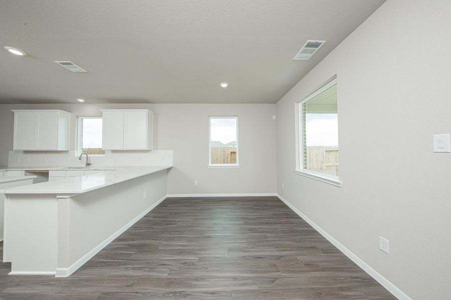 Spacious, unfurnished interior of a new home in River Ranch, Dayton (Image 23).