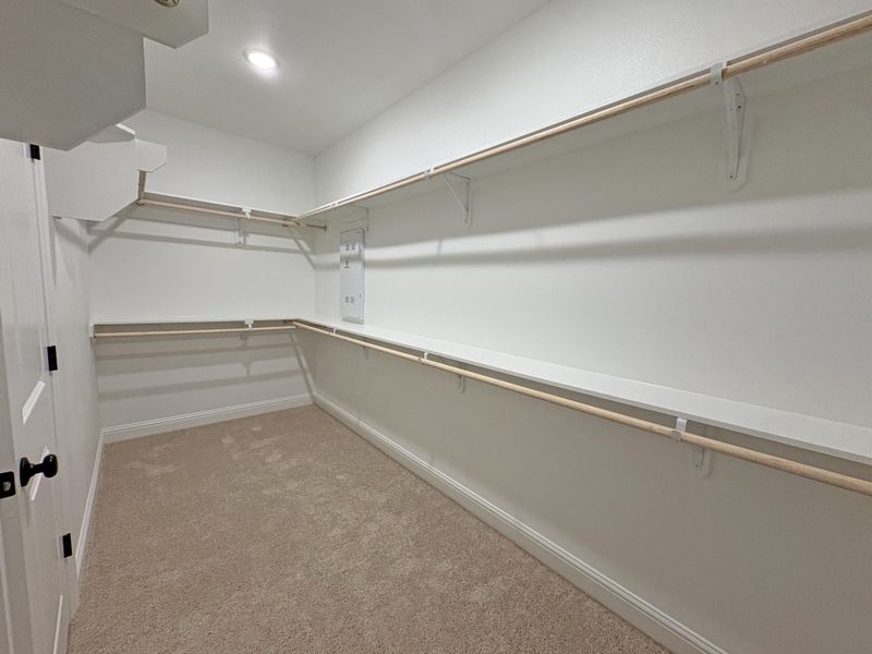 Spacious, unfurnished interior of a new home in Longleaf, Lumberton (Image 27).