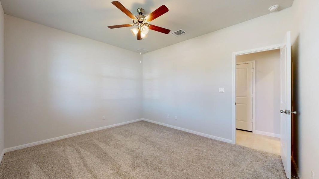 Unfurnished room featuring light carpet and ceiling fan