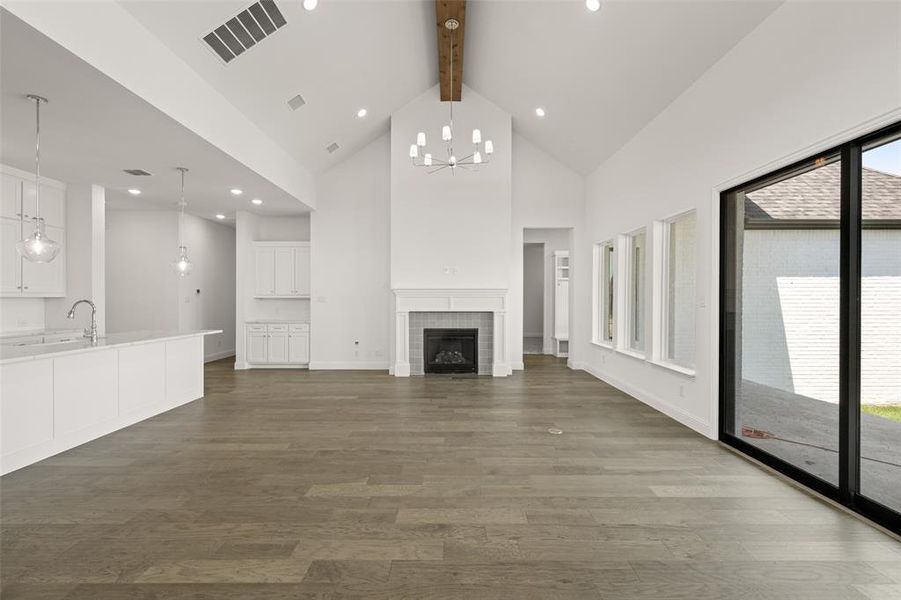 Spacious, unfurnished interior of a new home in Walsh Ranch 60', Fort Worth (Image 13). Spacious, unfurnished interior of a new home in Walsh Ranch 60', Fort Worth (Image 13).
