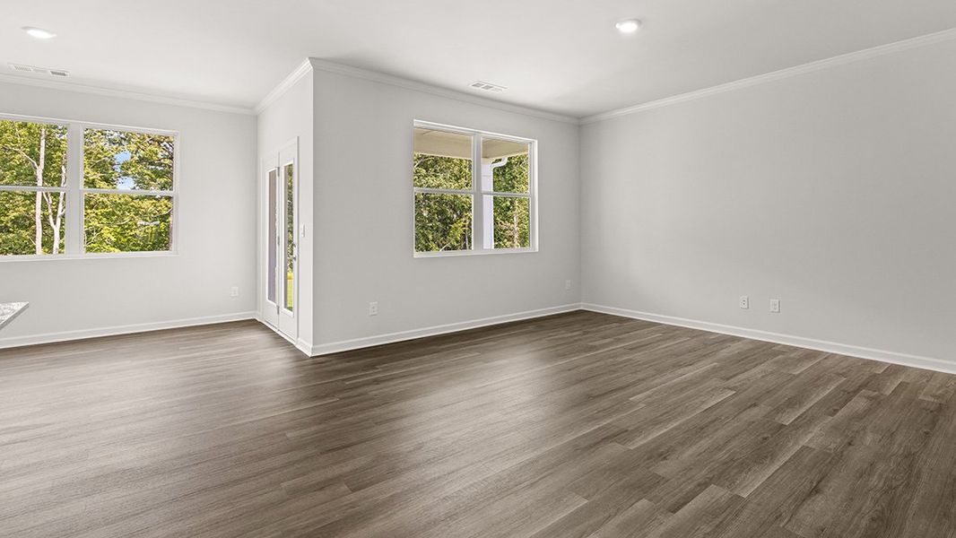 Spacious, unfurnished interior of a new home in Oaks at Cedar Grove, Fairburn (Image 17).