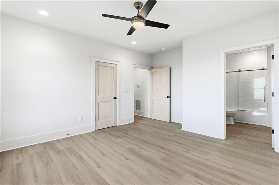 Spacious, unfurnished interior of a new home in , Jasper (Image 19).