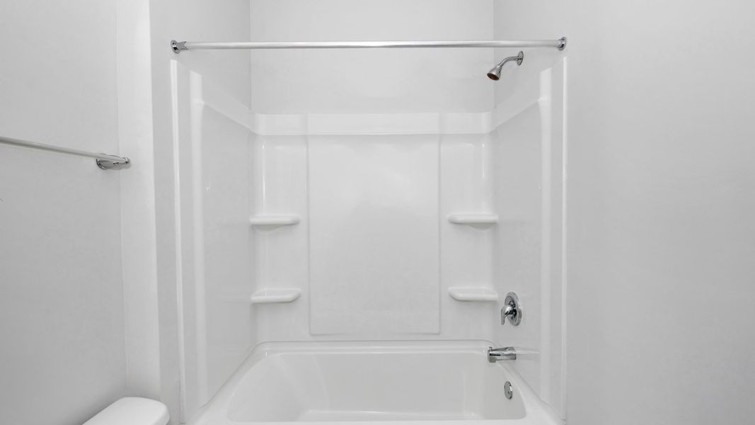 Representative interior finishes for a home built from the Kathryn by D.R. Horton in Riverwood Gardens, Oakland (Image 15).