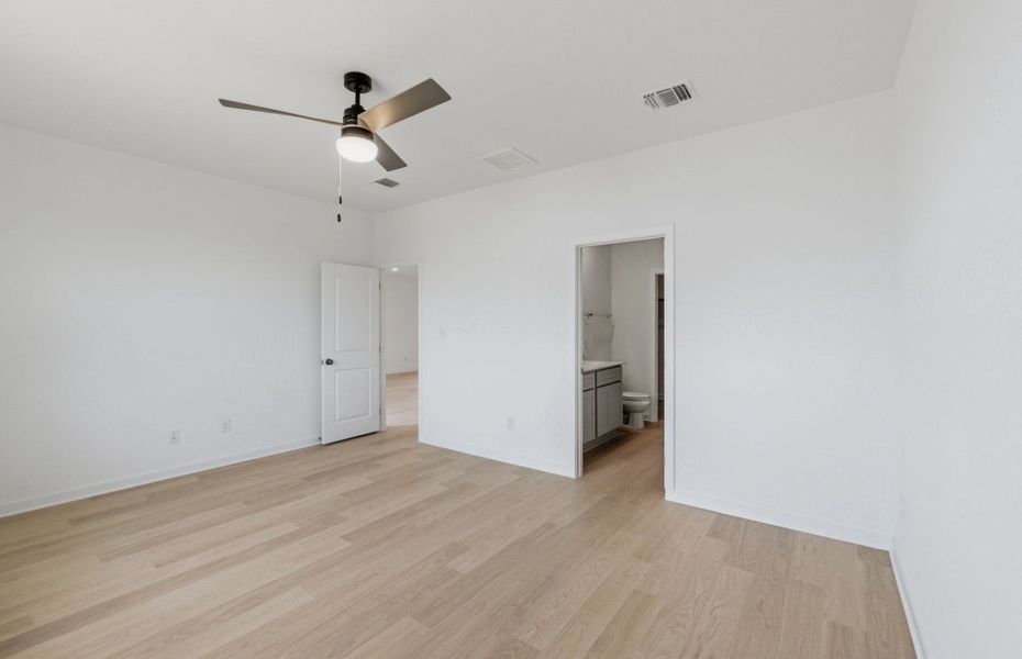 Spacious, unfurnished interior of a new home in La Cima, San Marcos (Image 17).