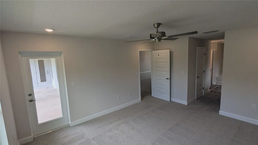 Spacious, unfurnished interior of a new home in Sebastian Highlands, Sebastian (Image 16).