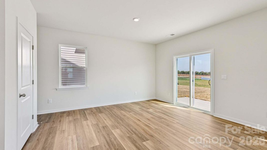 Spacious, unfurnished interior of a new home in Clark Creek Landing, Lincolnton (Image 19).