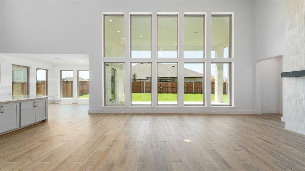 Spacious, unfurnished interior of a new home in Terraces 82'/100', Rockwall (Image 20).