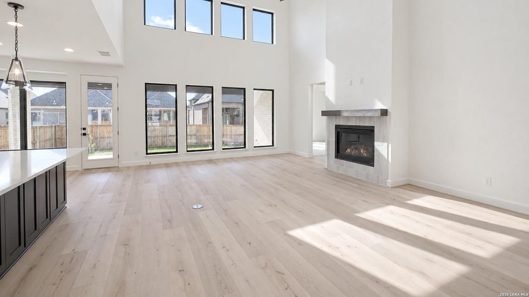 Spacious, unfurnished interior of a new home in Mayfair, New Braunfels (Image 19).