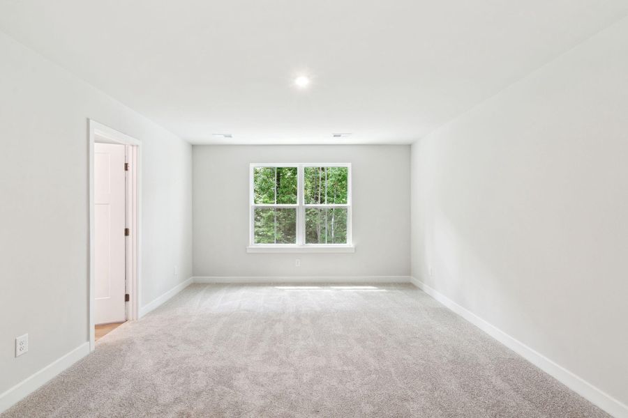 Spacious, unfurnished interior of a new home in Crescent Cove, Summerville (Image 20).