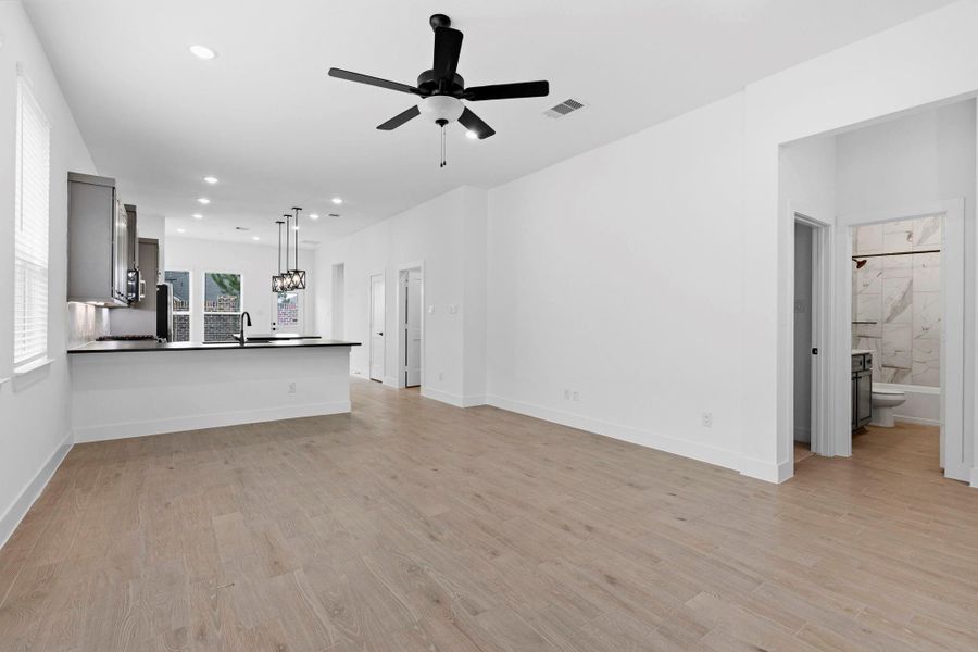 Spacious, unfurnished interior of a new home in Emory Glen, Magnolia (Image 24).