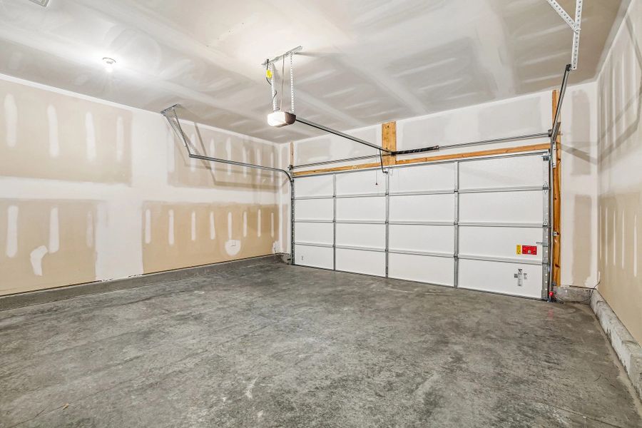 Spacious, unfurnished interior of a new home in Cades Bluff, Lebanon (Image 27). Spacious, unfurnished interior of a new home in Cades Bluff, Lebanon (Image 27).