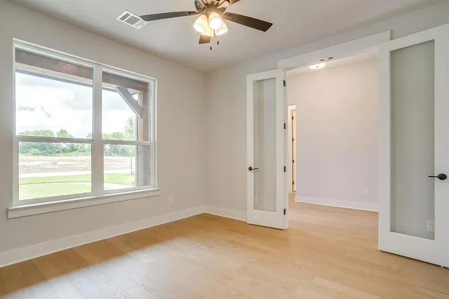 Spacious, unfurnished interior of a new home in Peaks at Lone Elm, Waxahachie (Image 15).