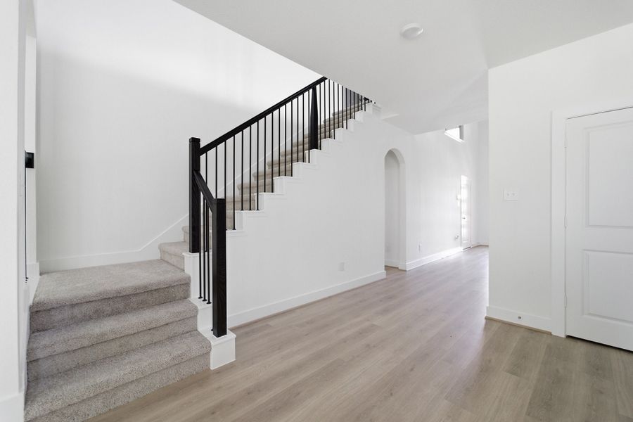 Spacious, unfurnished interior of a new home in Sundance Cove, Crosby (Image 41).