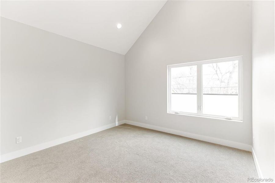 Spacious, unfurnished interior of a new home in , Englewood (Image 34).