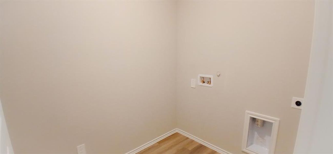Spacious, unfurnished interior of a new home in The Canyons, Keene (Image 9).
