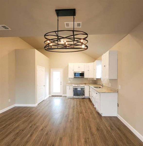 Spacious, unfurnished interior of a new home in , Kemp (Image 7).