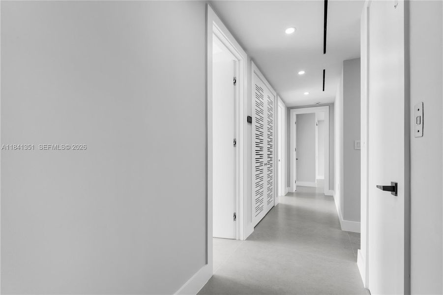 Spacious, unfurnished interior of a new home in , Key Biscayne (Image 73).
