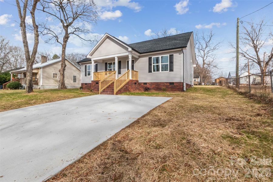 Exterior details and patio area of a home in , Lexington (Image 22).