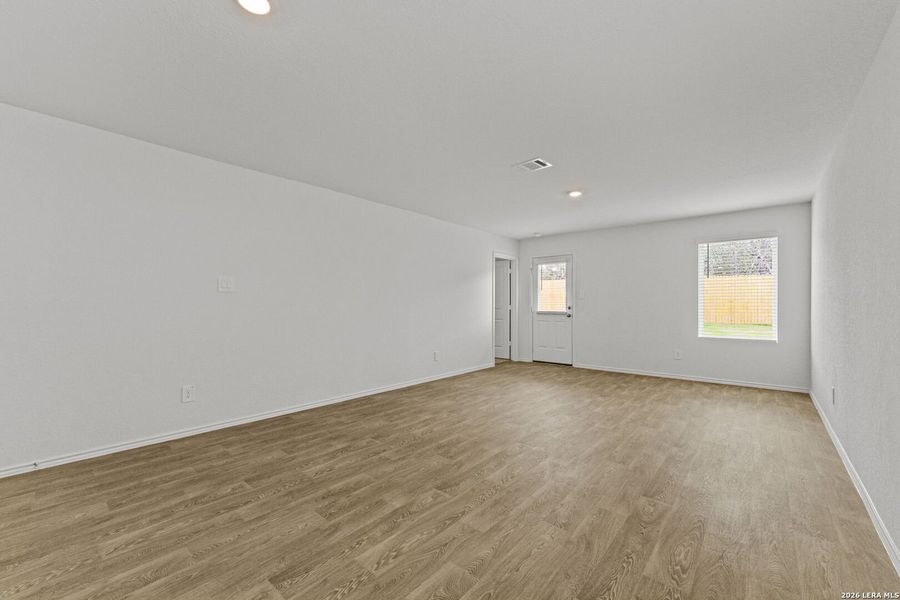 Spacious, unfurnished interior of a new home in Hickory Ridge, Elmendorf (Image 25). Spacious, unfurnished interior of a new home in Hickory Ridge, Elmendorf (Image 25).
