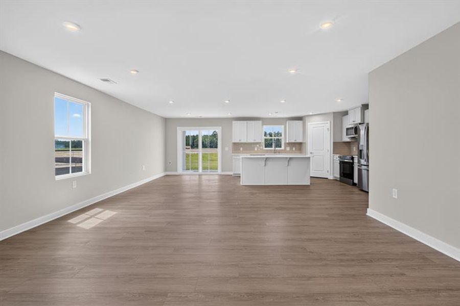 Spacious, unfurnished interior of a new home in Beacon Point at New Hampstead, Savannah (Image 24). Spacious, unfurnished interior of a new home in Beacon Point at New Hampstead, Savannah (Image 24).