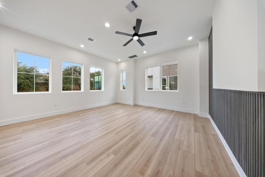 Spacious, unfurnished interior of a new home in , Houston (Image 16).