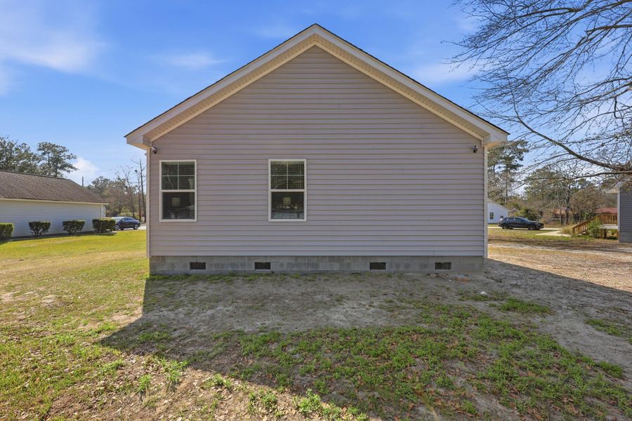 Exterior details and patio area of a home in , Walterboro (Image 4).