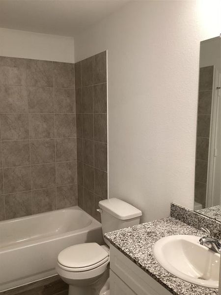 Ensuite Master Bath with Modern Finishes