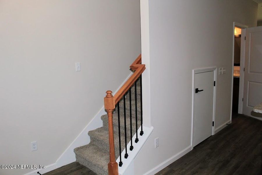 Spacious, unfurnished interior of a new home in , Middleburg (Image 15).