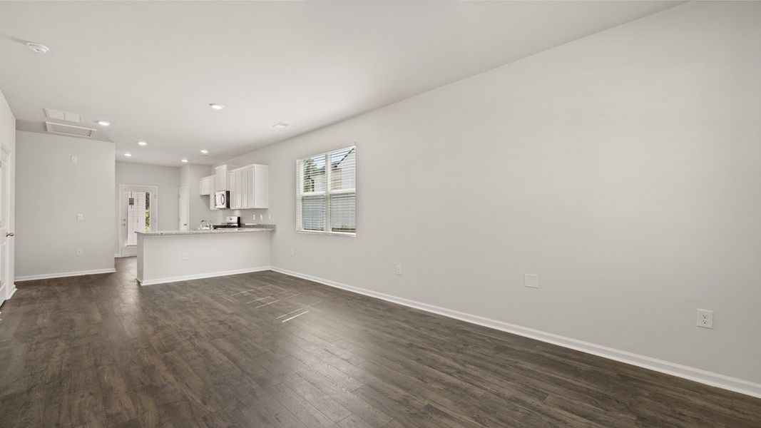 Spacious, unfurnished interior of a new home in Bellemeade Landing, Augusta (Image 11).