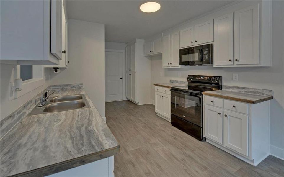 Furnished interior view inside a new home in , Hartwell (Image 6).