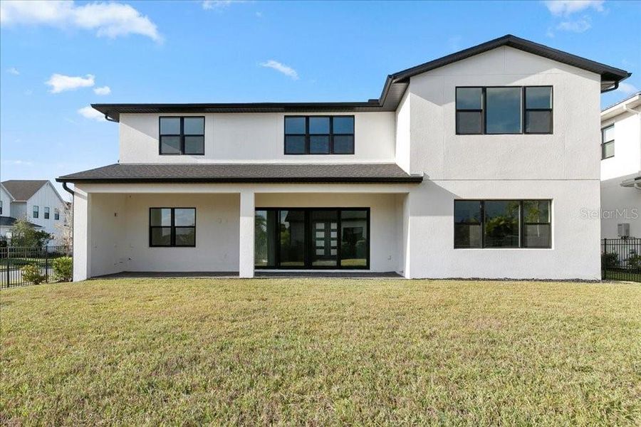 Exterior details and patio area of a home in , Orlando (Image 25).