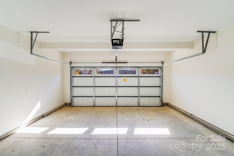 Spacious, unfurnished interior of a new home in , Concord (Image 13).