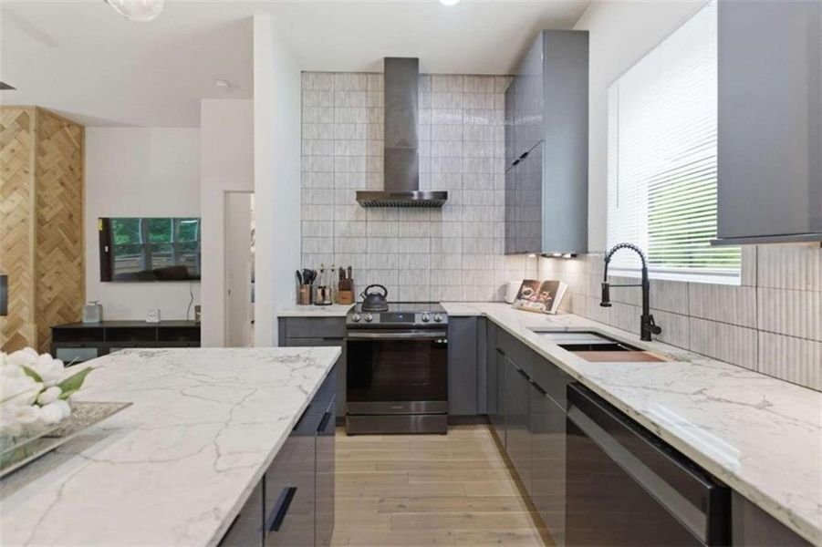 Furnished interior view inside a new home in , Atlanta (Image 39).