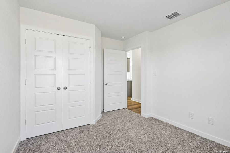 Spacious, unfurnished interior of a new home in Arroyo Ranch, Seguin (Image 31).