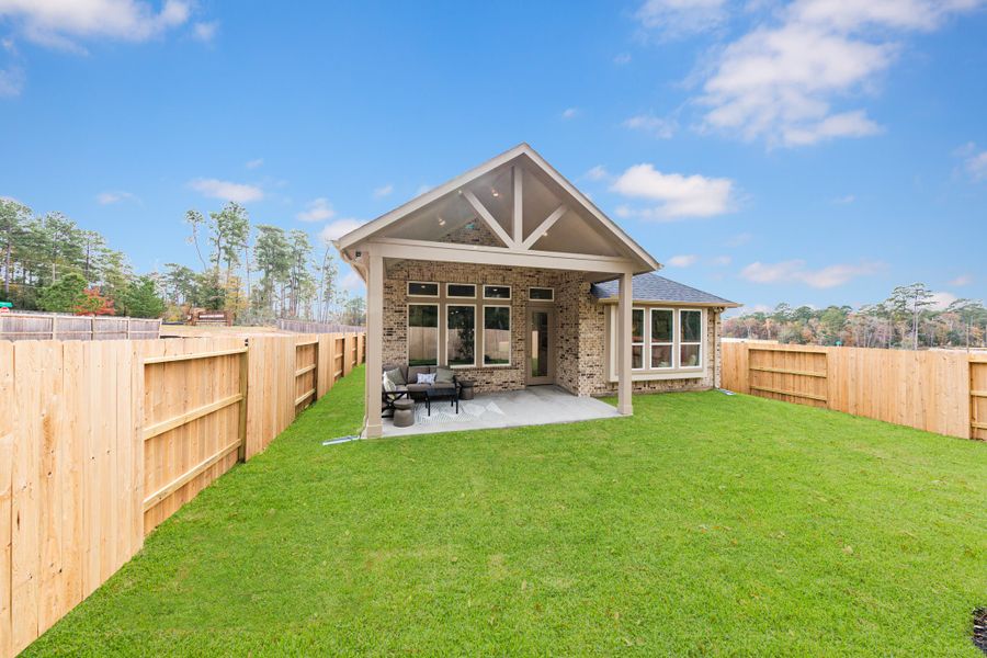 Representative exterior details of a home built from the Meridian by Beazer Homes in Amira, Tomball (Image 3).